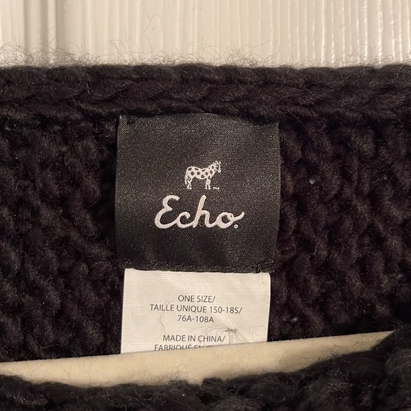 Beautiful Quality Black Poncho with Tassels - Picture 4 of 6